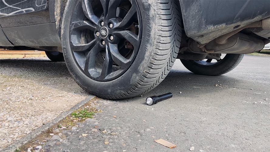 This image has an empty alt attribute; its file name is streamlightpro-stinger-impact.jpg